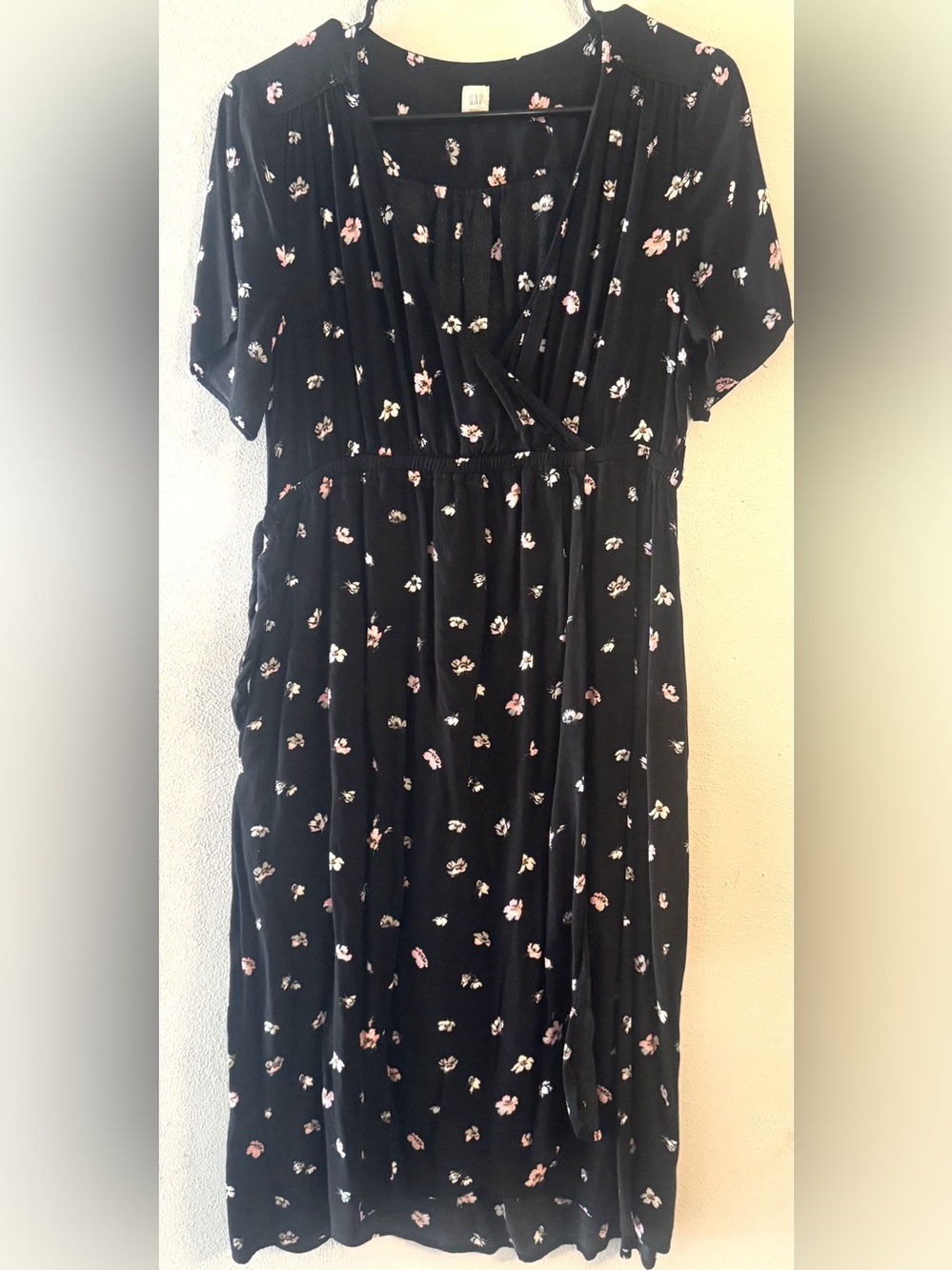 Gap Maternity Black Floral Smocked Waist Midi Dress Size Small - Picture 2 of 8